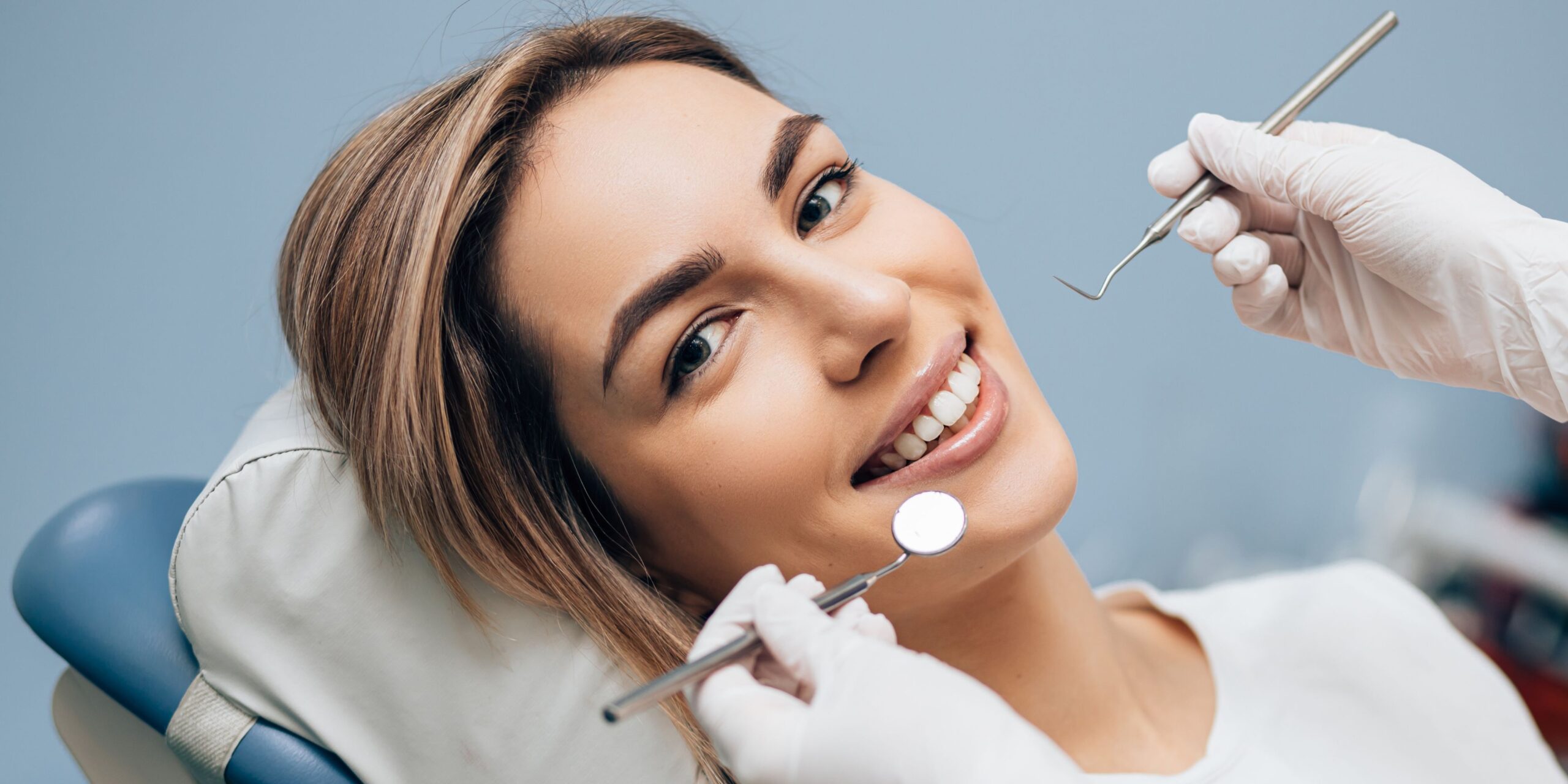 women during periodontist checkup